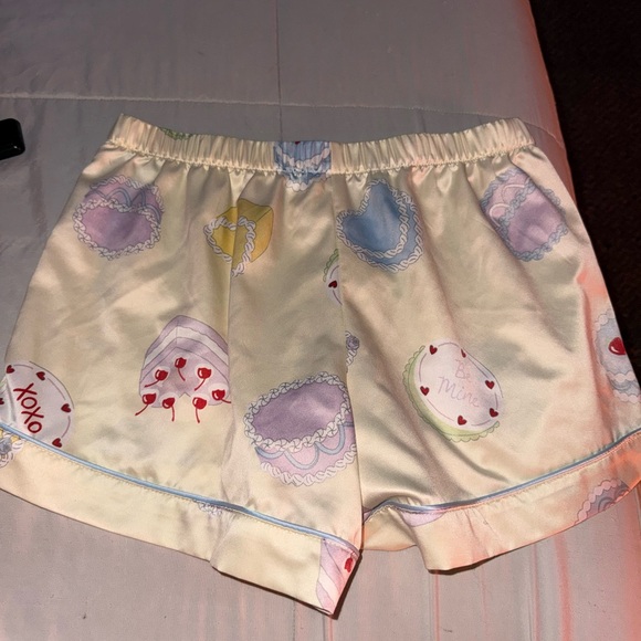 Joyspun Women’s Stretch Satin Short Sleeve Top and Shorts Pajama Set (Small) - Picture 7 of 10